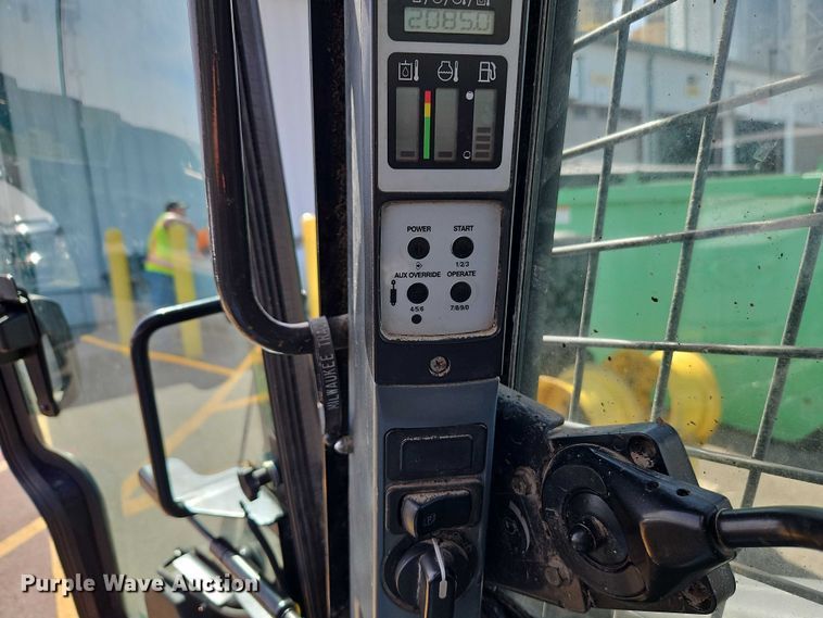 image for item EO7140 2011 New Holland L230 skid steer loader