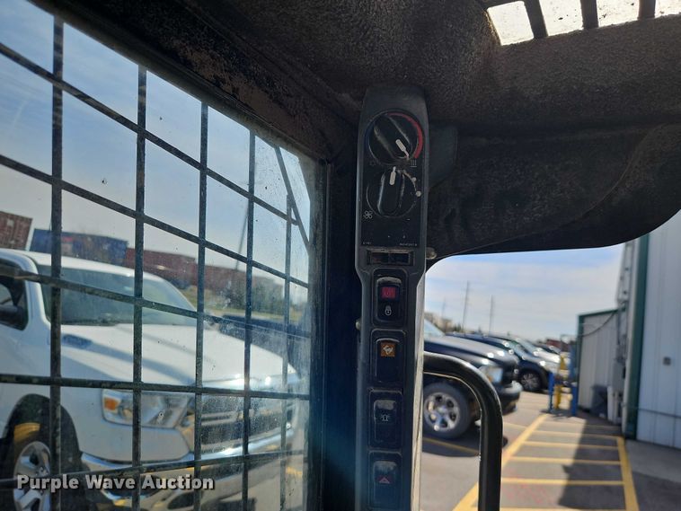 image for item EO7140 2011 New Holland L230 skid steer loader