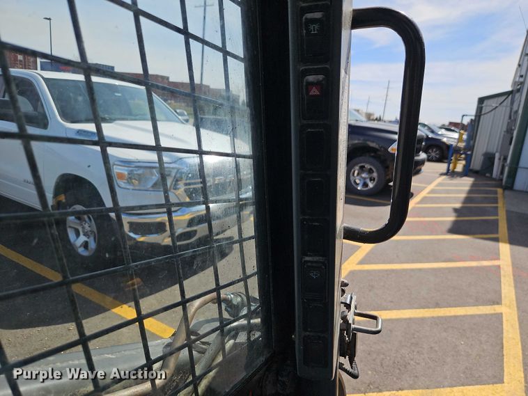 image for item EO7140 2011 New Holland L230 skid steer loader