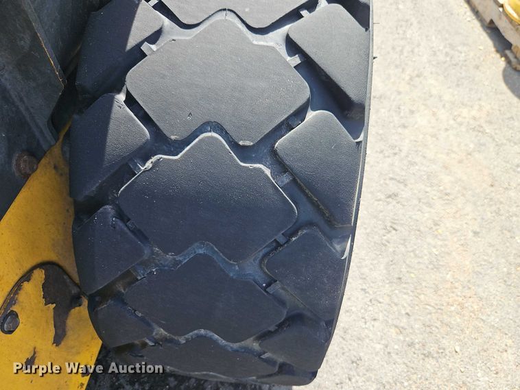 image for item EO7140 2011 New Holland L230 skid steer loader