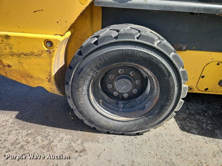 image for item EO7140 2011 New Holland L230 skid steer loader