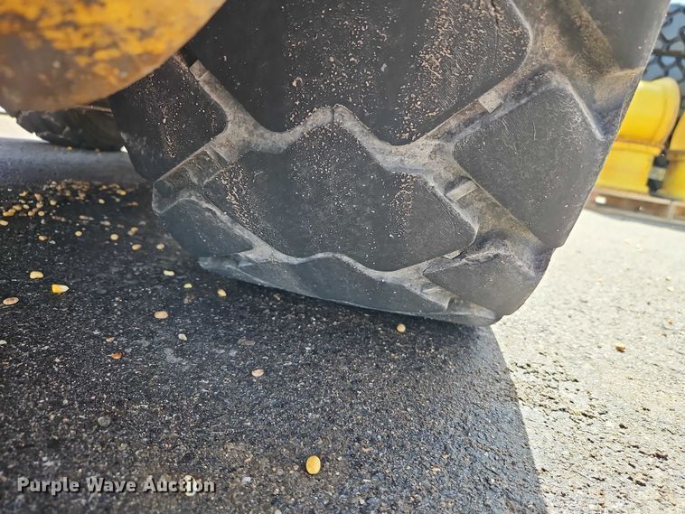 image for item EO7140 2011 New Holland L230 skid steer loader