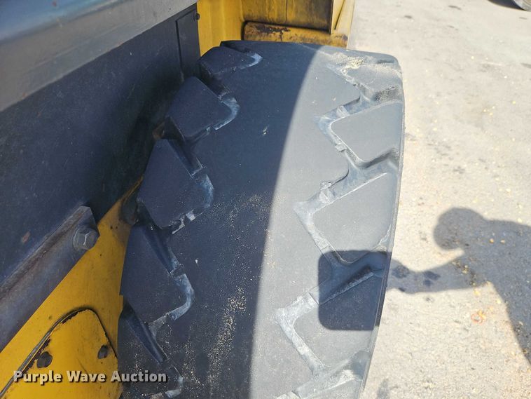 image for item EO7140 2011 New Holland L230 skid steer loader