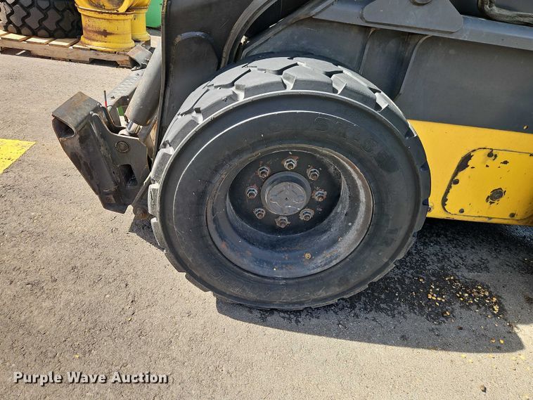 image for item EO7140 2011 New Holland L230 skid steer loader