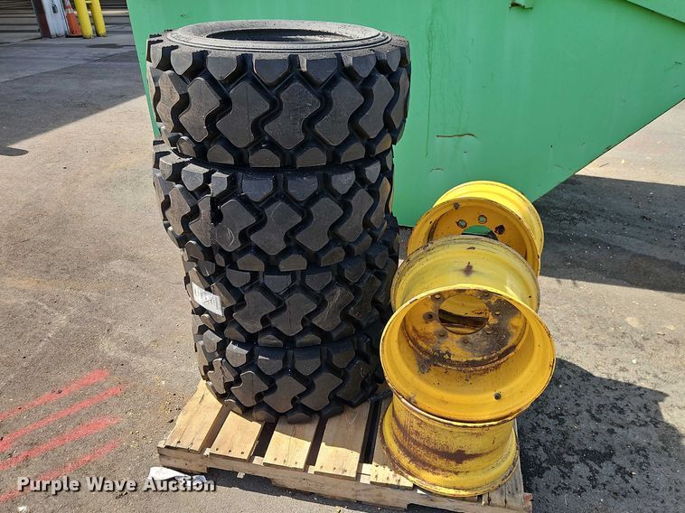 image for item EO7140 2011 New Holland L230 skid steer loader