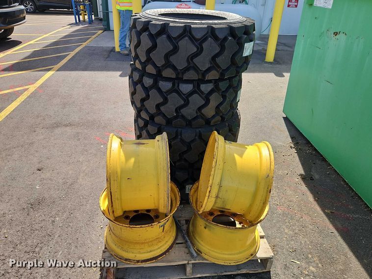 image for item EO7140 2011 New Holland L230 skid steer loader