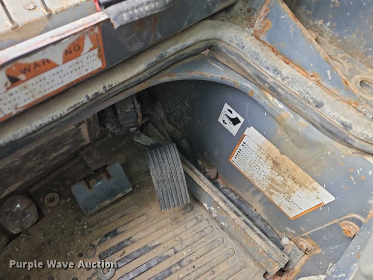 image for item EO7156 2012 Takeuchi TL10 tracked skid steer loader