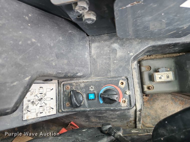 image for item EO7156 2012 Takeuchi TL10 tracked skid steer loader