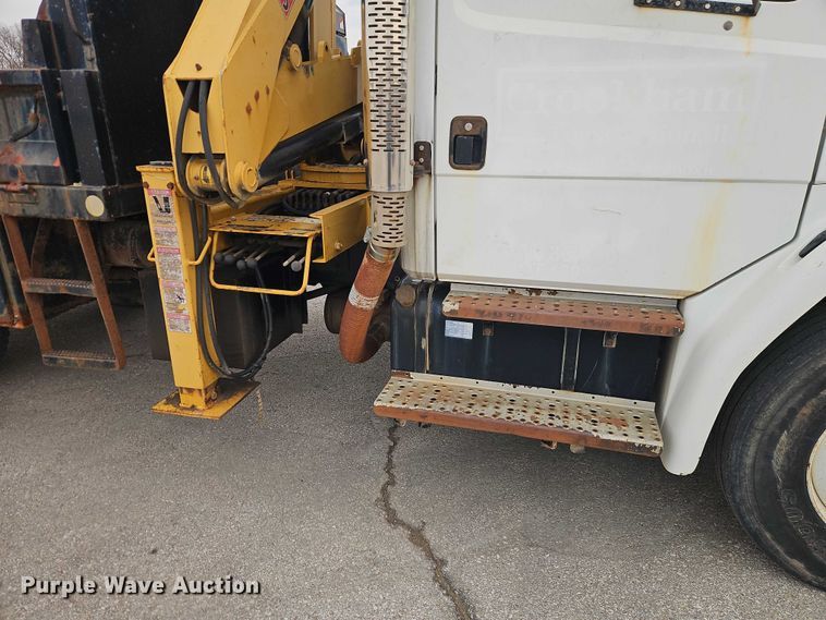 image for item EO7157 1998 Freightliner FL80 dump truck