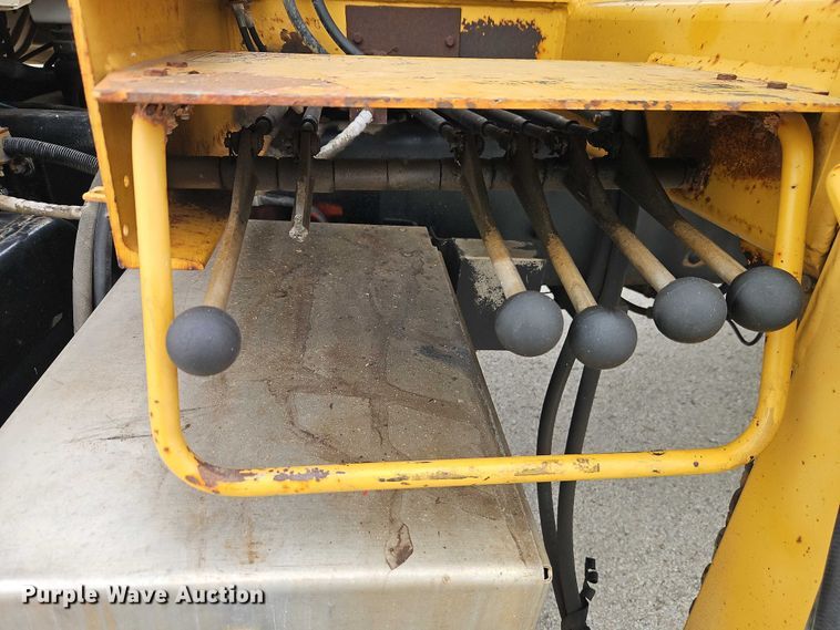 image for item EO7157 1998 Freightliner FL80 dump truck