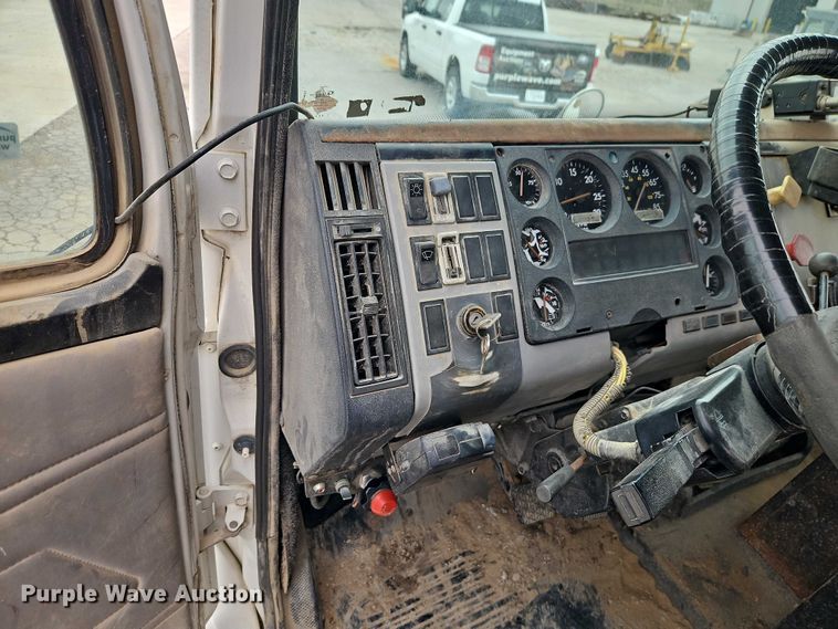 image for item EO7157 1998 Freightliner FL80 dump truck