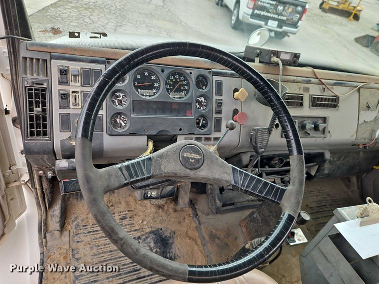 image for item EO7157 1998 Freightliner FL80 dump truck