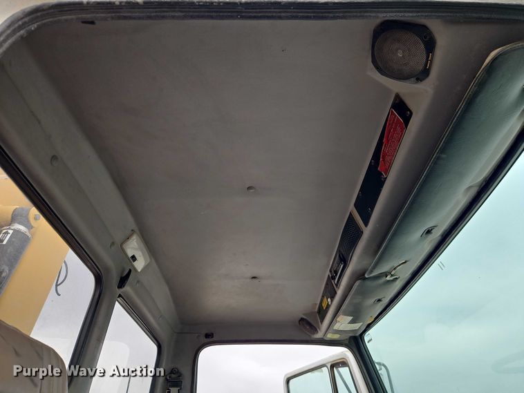 image for item EO7157 1998 Freightliner FL80 dump truck