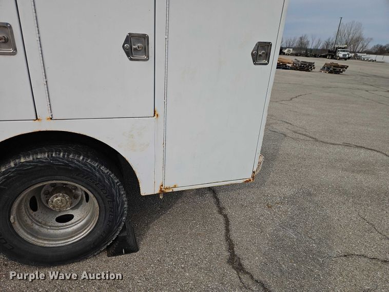 image for item EO7160 2002 Ford F350 Crew Cab utility bed pickup truck