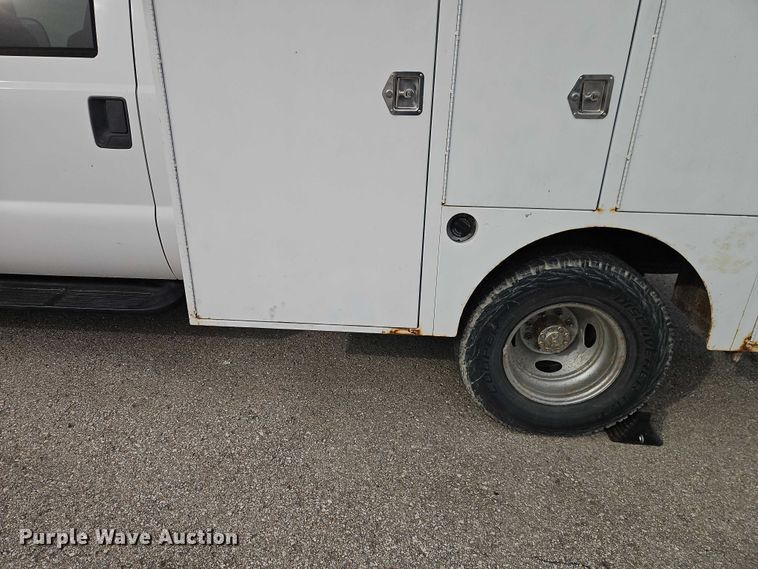 image for item EO7160 2002 Ford F350 Crew Cab utility bed pickup truck