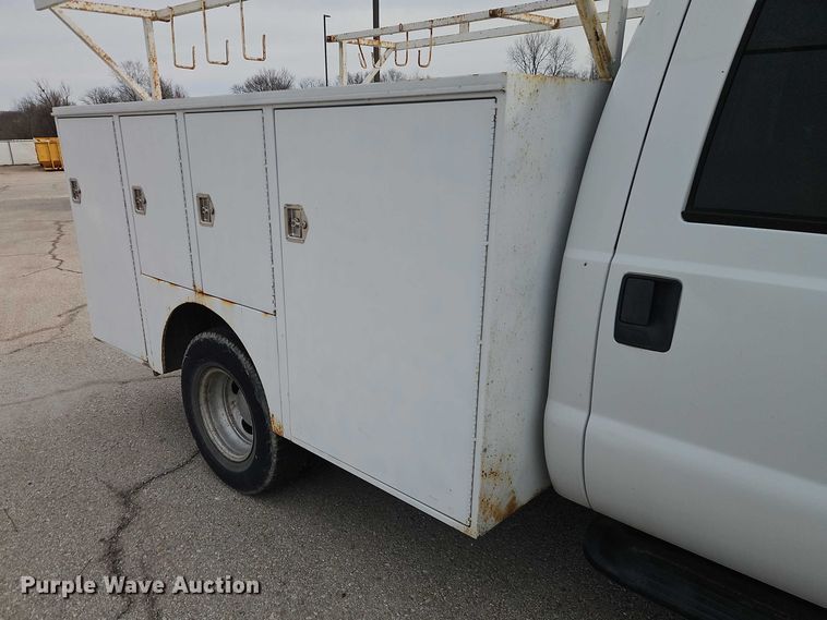 image for item EO7160 2002 Ford F350 Crew Cab utility bed pickup truck