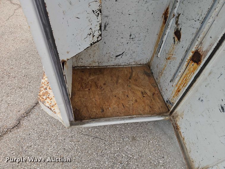 image for item EO7160 2002 Ford F350 Crew Cab utility bed pickup truck