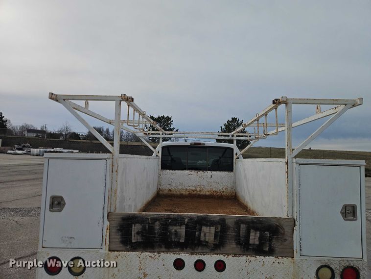 image for item EO7160 2002 Ford F350 Crew Cab utility bed pickup truck