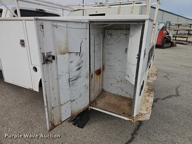 image for item EO7160 2002 Ford F350 Crew Cab utility bed pickup truck