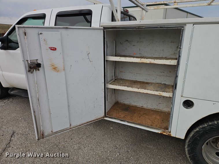 image for item EO7160 2002 Ford F350 Crew Cab utility bed pickup truck