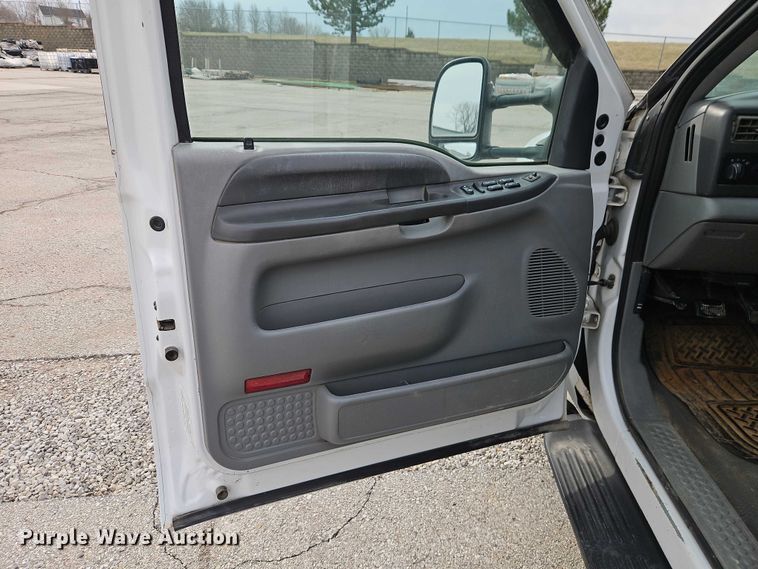 image for item EO7160 2002 Ford F350 Crew Cab utility bed pickup truck