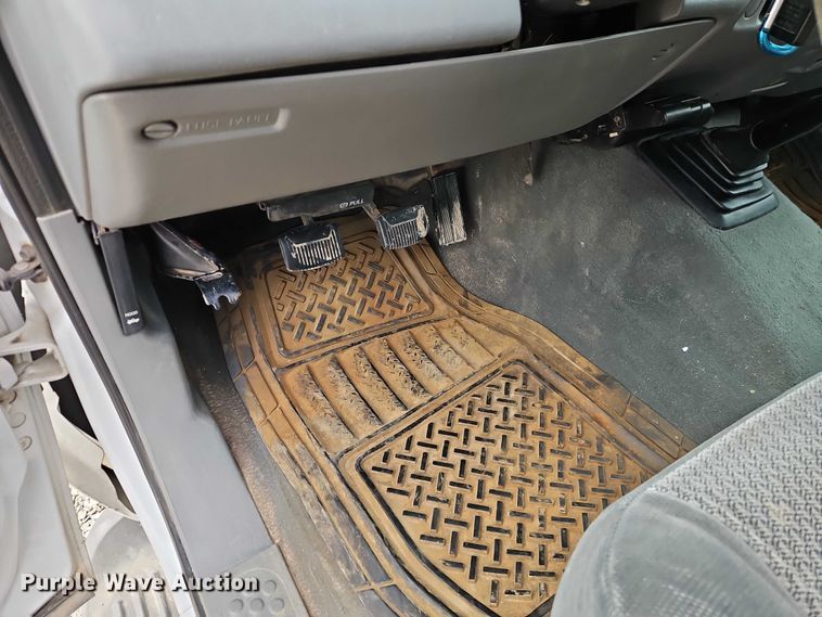 image for item EO7160 2002 Ford F350 Crew Cab utility bed pickup truck