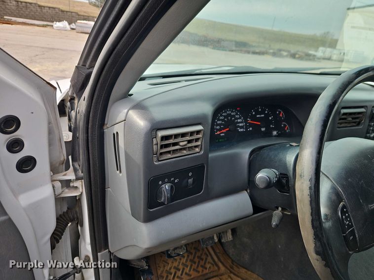 image for item EO7160 2002 Ford F350 Crew Cab utility bed pickup truck