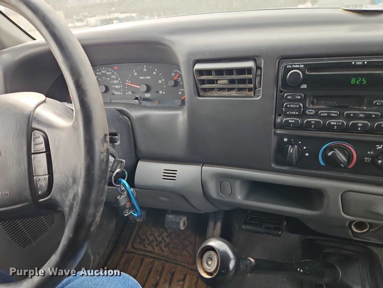 image for item EO7160 2002 Ford F350 Crew Cab utility bed pickup truck