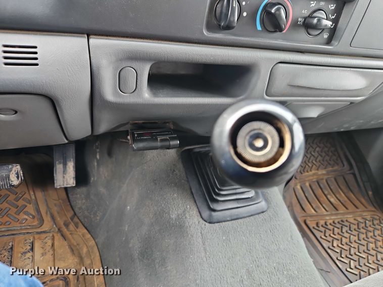 image for item EO7160 2002 Ford F350 Crew Cab utility bed pickup truck