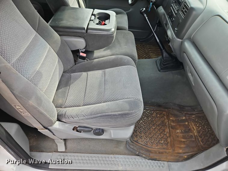 image for item EO7160 2002 Ford F350 Crew Cab utility bed pickup truck