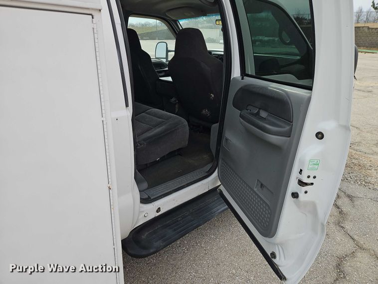 image for item EO7160 2002 Ford F350 Crew Cab utility bed pickup truck