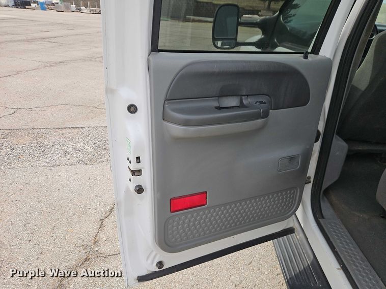 image for item EO7160 2002 Ford F350 Crew Cab utility bed pickup truck