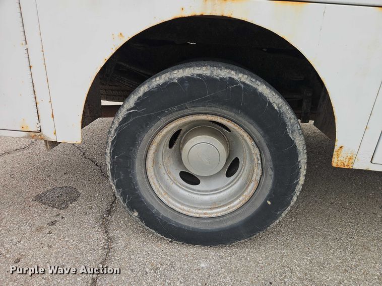 image for item EO7160 2002 Ford F350 Crew Cab utility bed pickup truck