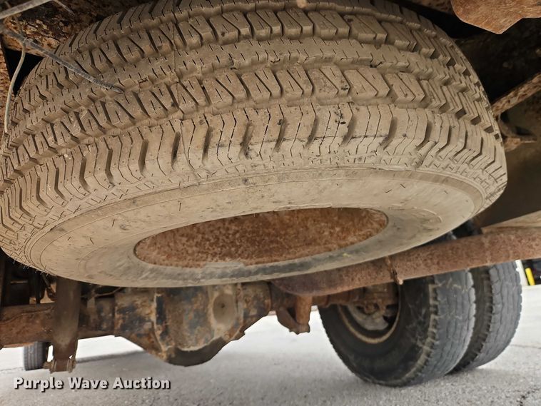 image for item EO7160 2002 Ford F350 Crew Cab utility bed pickup truck