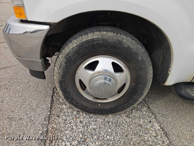 image for item EO7160 2002 Ford F350 Crew Cab utility bed pickup truck