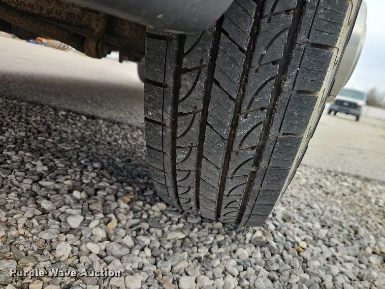 image for item EO7160 2002 Ford F350 Crew Cab utility bed pickup truck