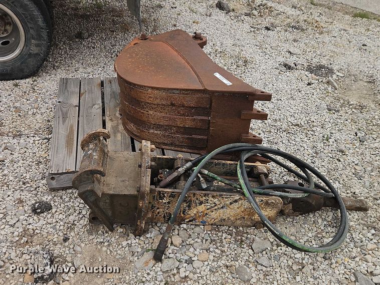 image for item EO7163 Backhoe attachments