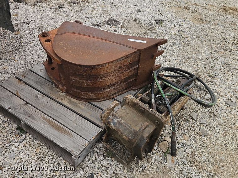 image for item EO7163 Backhoe attachments