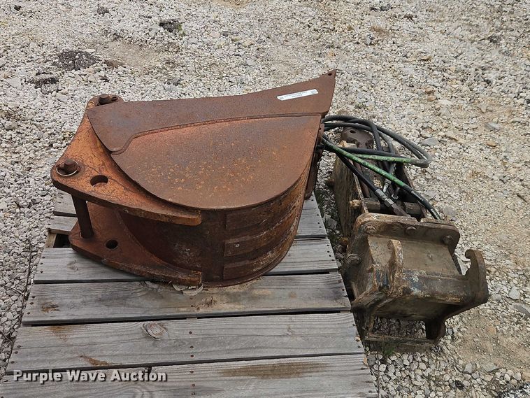 image for item EO7163 Backhoe attachments