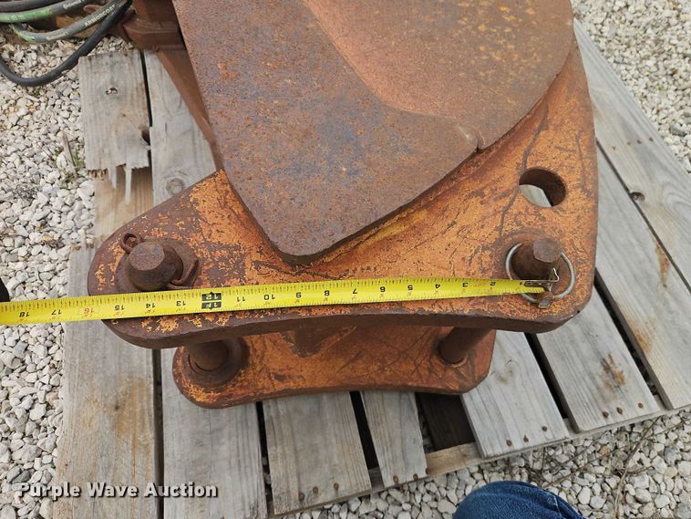 image for item EO7163 Backhoe attachments