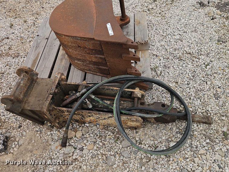 image for item EO7163 Backhoe attachments