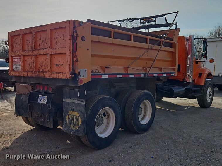 image for item EO7165 2003 International 7400 dump truck