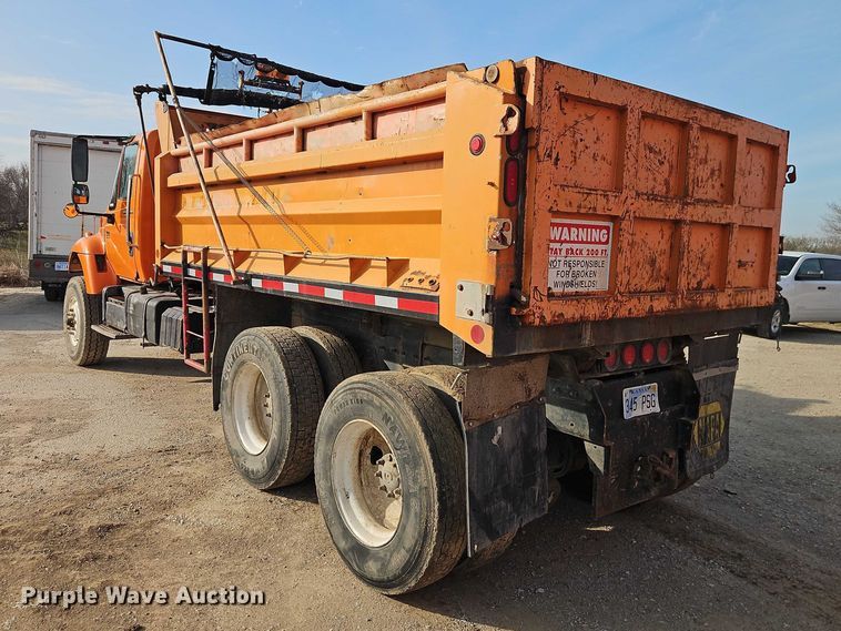 image for item EO7165 2003 International 7400 dump truck