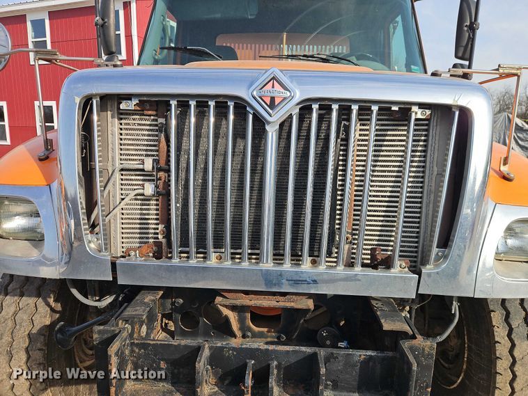 image for item EO7165 2003 International 7400 dump truck