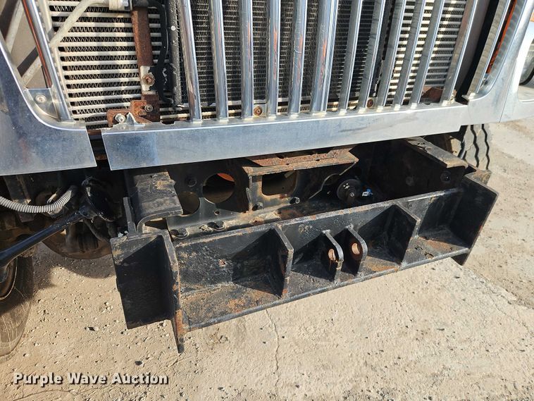 image for item EO7165 2003 International 7400 dump truck