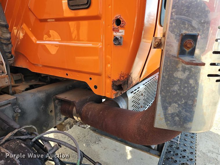 image for item EO7165 2003 International 7400 dump truck