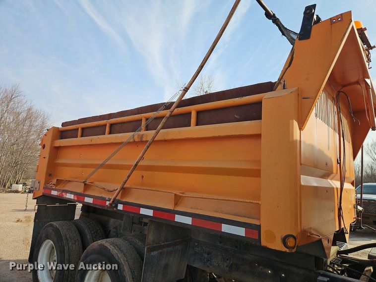 image for item EO7165 2003 International 7400 dump truck