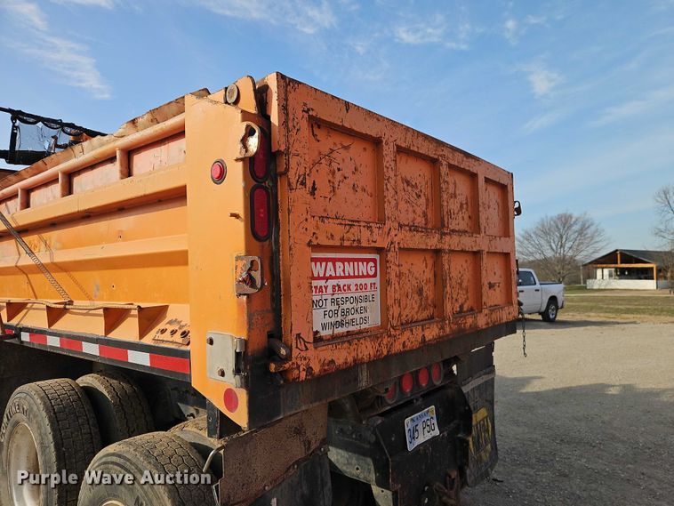 image for item EO7165 2003 International 7400 dump truck