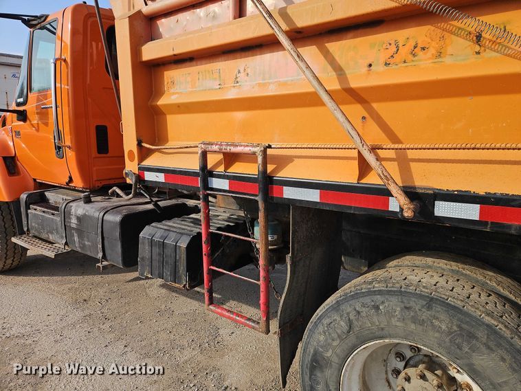 image for item EO7165 2003 International 7400 dump truck