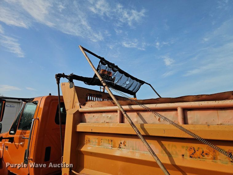 image for item EO7165 2003 International 7400 dump truck